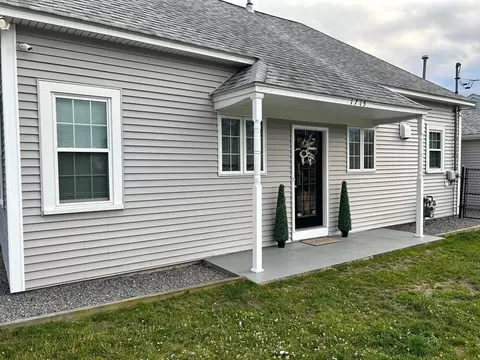 1715 Stafford Rd, Fall River, MA 02721 photo 3