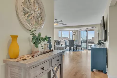 1 Commodore Ct #402, Hull, MA 02045