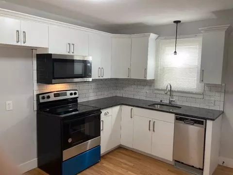 76 Darling St, Springfield, MA 01151 photo 5