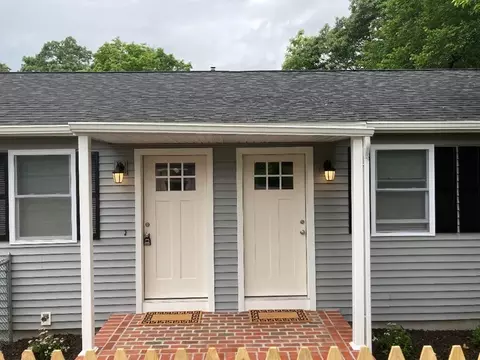 76 Darling St, Springfield, MA 01151 photo 2
