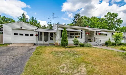 27 Peter St, Chicopee, MA 01020