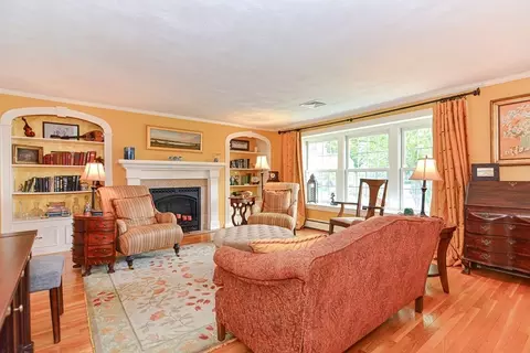 38 Blackstone St, Mendon, MA 01756 photo 6