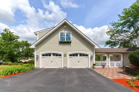 38 Blackstone St, Mendon, MA 01756 photo 3