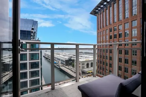135 Seaport Blvd #1702, Boston, MA 02210