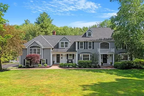 7 Hidden Ct, North Andover, MA 01845