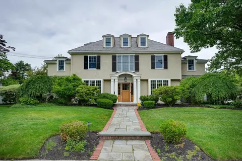 73 Bacon St, Winchester, MA 01890