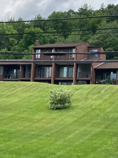 232 NE Apt B17 #B17, Amherst, MA 01002