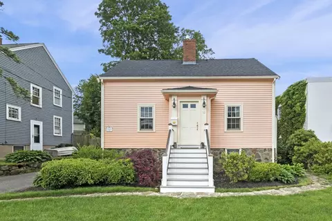 12 Lincoln Ave, Marblehead, MA 01945