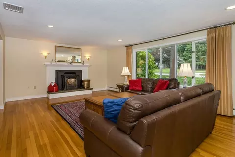 24 Mohawk Rd, Canton, MA 02021 photo 4