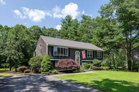 125 Wintergreen Ln, Taunton, MA 02780