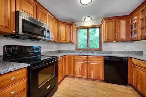 4 Kania St, Easthampton, MA 01027 photo 5
