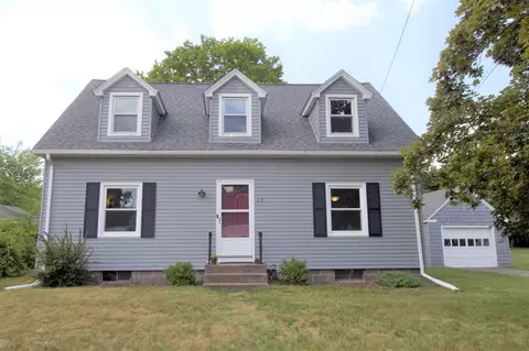 29 Berkshire Dr, Westfield, MA 01085