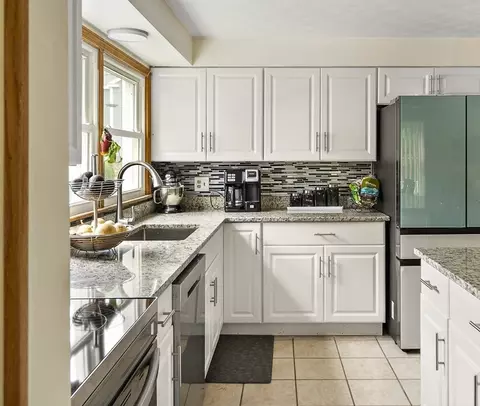 156 Commonwealth Ave, Worcester, MA 01604 photo 2