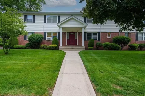 30 Colonial Cir #A, Chicopee, MA 01020