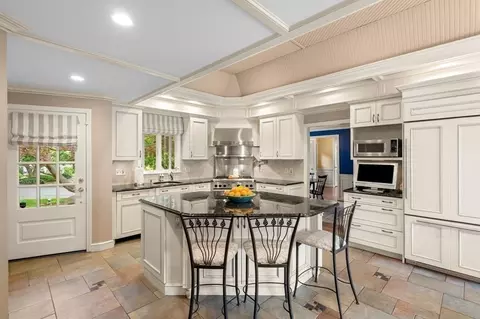 33 Pinecliff Dr, Marblehead, MA 01945 photo 8