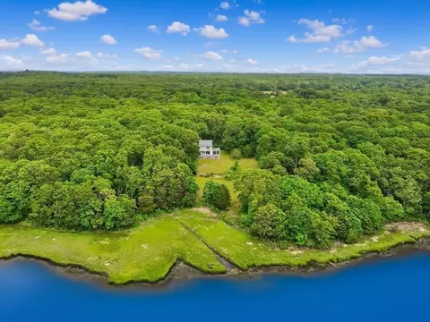 55 Gaffney Rd, Dartmouth, MA 02748