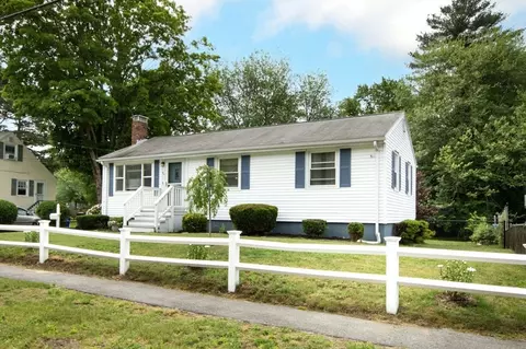 40 Hillsdale Rd, Holbrook, MA 02343