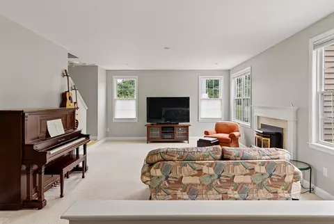 11 Howarth Dr, Upton, MA 01568 photo 11