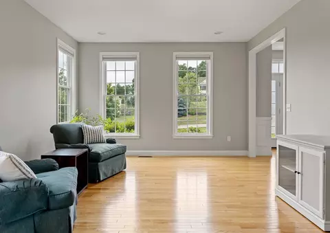 11 Howarth Dr, Upton, MA 01568 photo 8