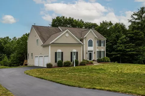 11 Howarth Dr, Upton, MA 01568 photo 2