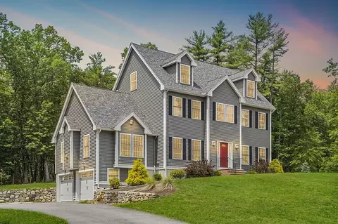 26 Alexander Way, Dunstable, MA 01827