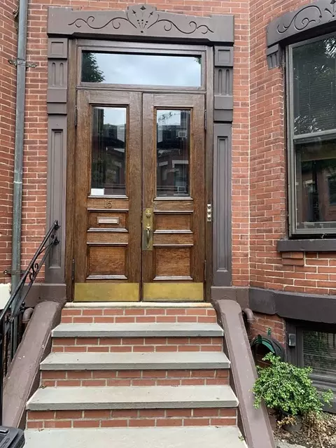 15 Worthington St, Boston, MA 02120