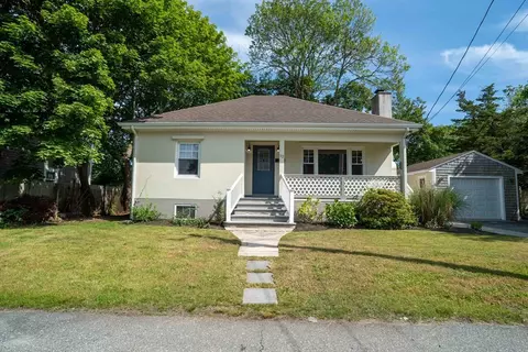 12 Davis St, Dartmouth, MA 02748