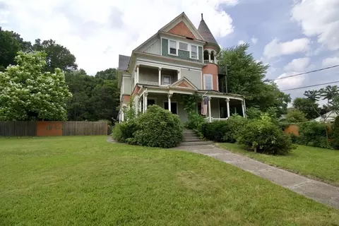 887 Main St, Holyoke, MA 01040