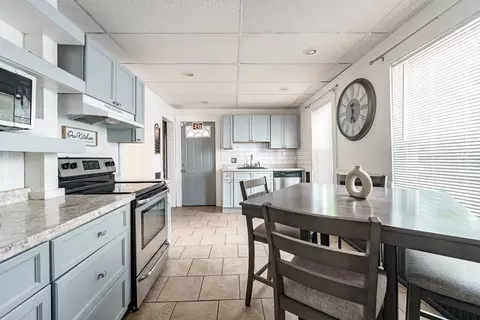 26 Beech St, Springfield, MA 01105 photo 4