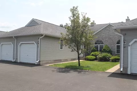 28 Castle Hill Rd #F, Agawam, MA 01001