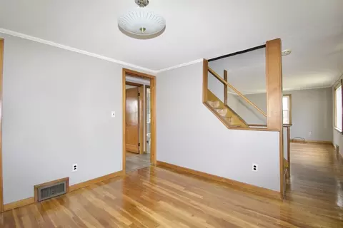 41 Watling St, Springfield, MA 01104 photo 3