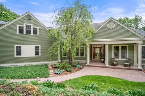 3 Nixon Rd, Framingham, MA 01701