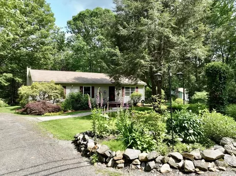 315 Martindale Rd, Bernardston, MA 01337