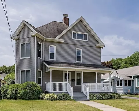 32 Clark St, Holyoke, MA 01040