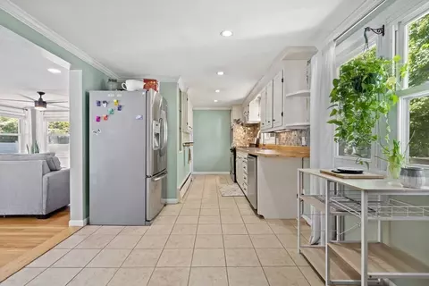 115 Austin St, Fall River, MA 02723 photo 8