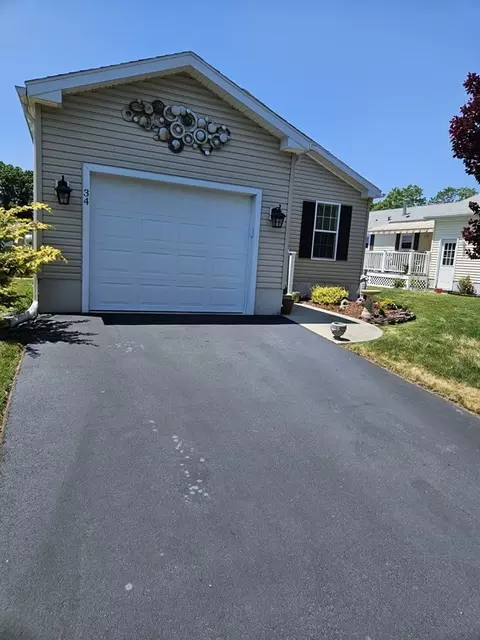 34 Sunrise Ln, Chicopee, MA 01020