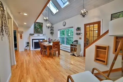 35 Phelps St, Easthampton, MA 01027 photo 8