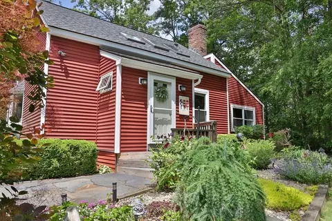 35 Phelps St, Easthampton, MA 01027 photo 3