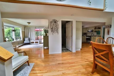 35 Phelps St, Easthampton, MA 01027 photo 9