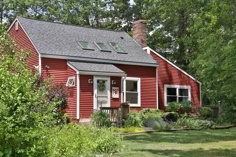 35 Phelps St, Easthampton, MA 01027