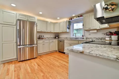 35 Phelps St, Easthampton, MA 01027 photo 4