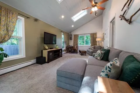 35 Phelps St, Easthampton, MA 01027 photo 14
