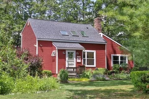 35 Phelps St, Easthampton, MA 01027 photo 2