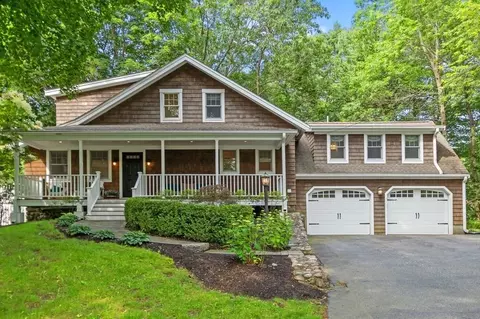 2 Heritage Ln, Lynnfield, MA 01940