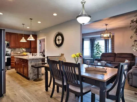 318 Belmont St, Fall River, MA 02720 photo 4