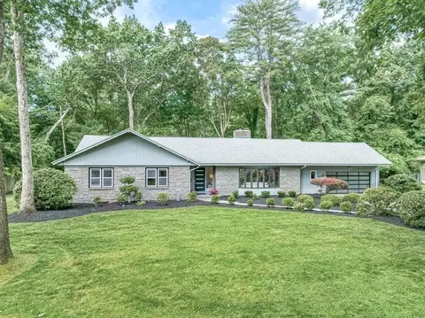144 Magnolia Cir, Longmeadow, MA 01106
