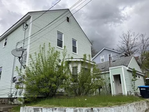 47 Lake St, Webster, MA 01570