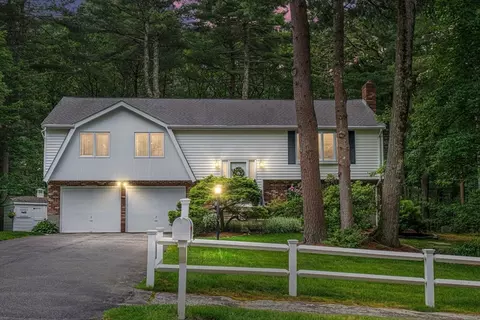 1 Flintlocke Ln, Canton, MA 02021