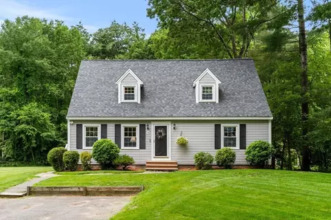 15 Fairview Farm Rd, Haverhill, MA 01832