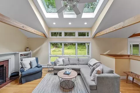 332 Russell St, Carlisle, MA 01741
